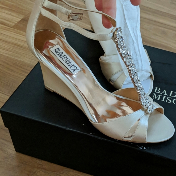 Badgley Mischka Shoes - Badgley Mischka Shoes Size 7 1/2 New with box
